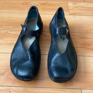 NAOT. Black handmade shoes from Israel, size 11.